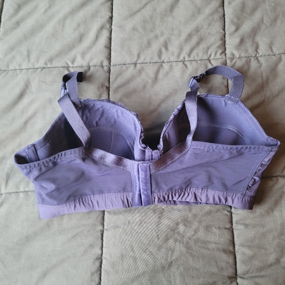 EUC Women's Fredricks Of Hollywood Purple Satin Lace Wired Bra Size 36E 36DD - Picture 5 of 6